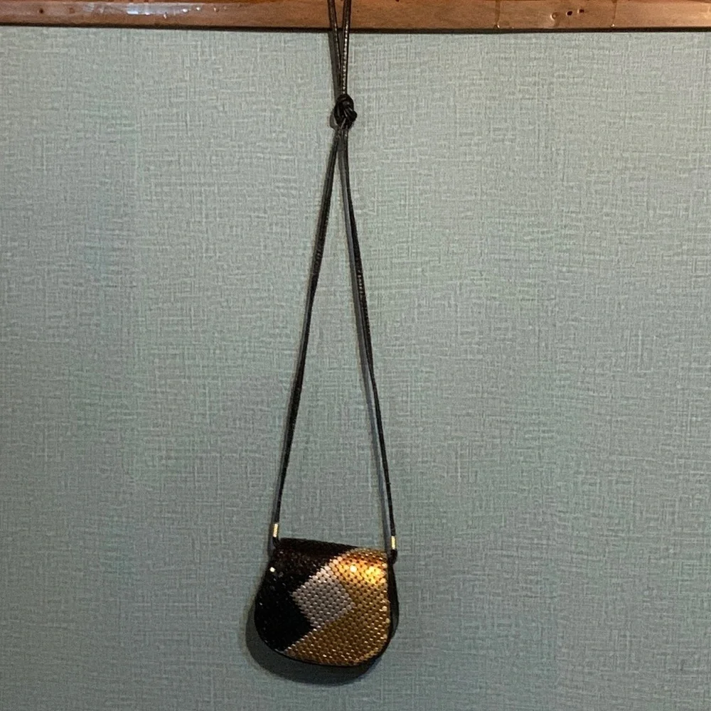80s Evening Bag Crossbody Black, Silver & Gold Shiny Chainmail Exterior - Picture 3 of 8